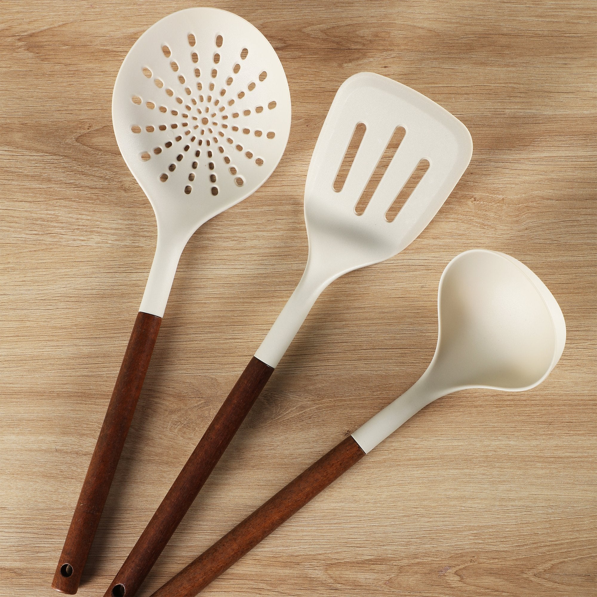 3 ustensiles de cuisine beige et acacia